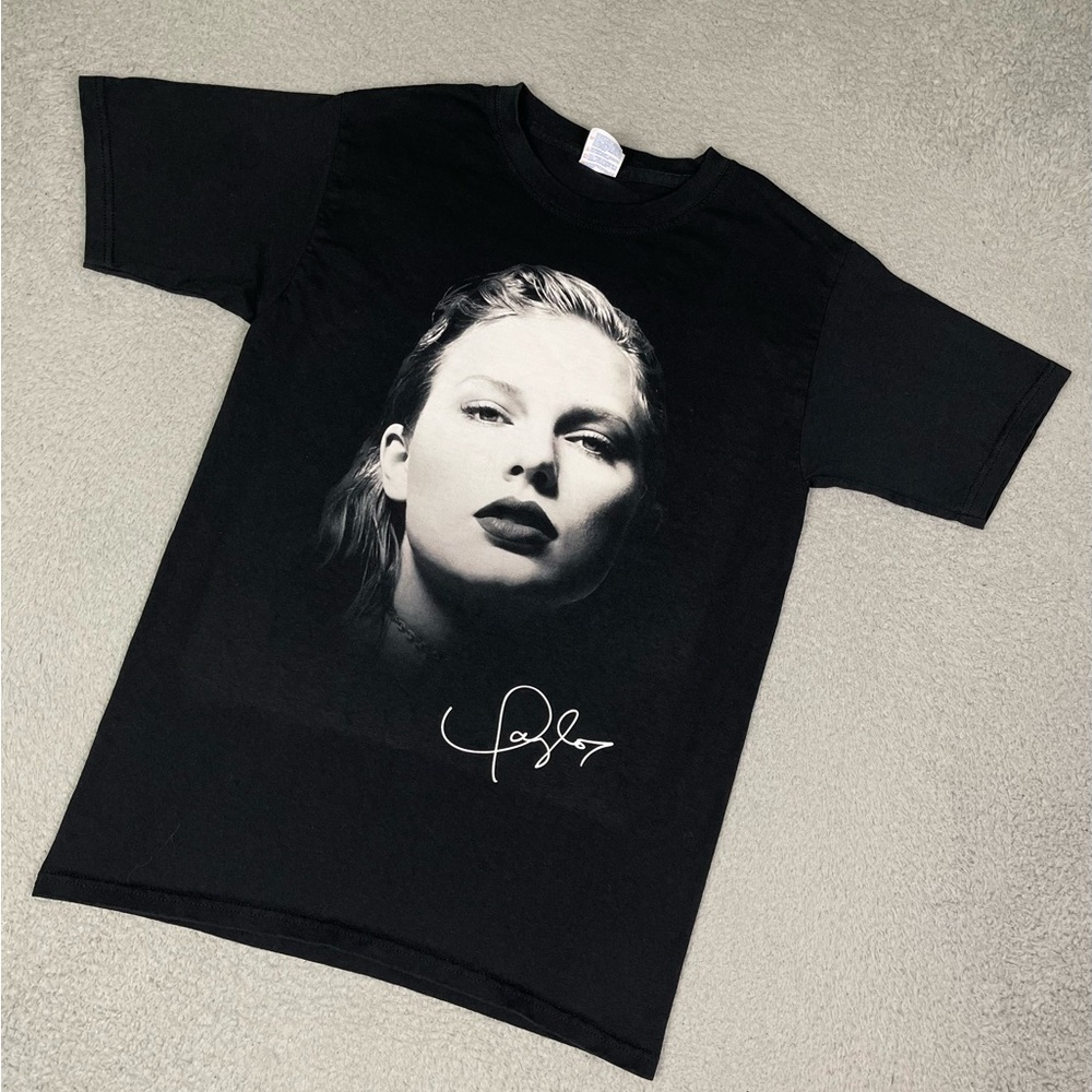 Taylor swift T-shirt